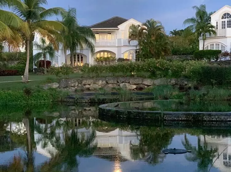 استراحتگاه Royal Villa By Island Villas