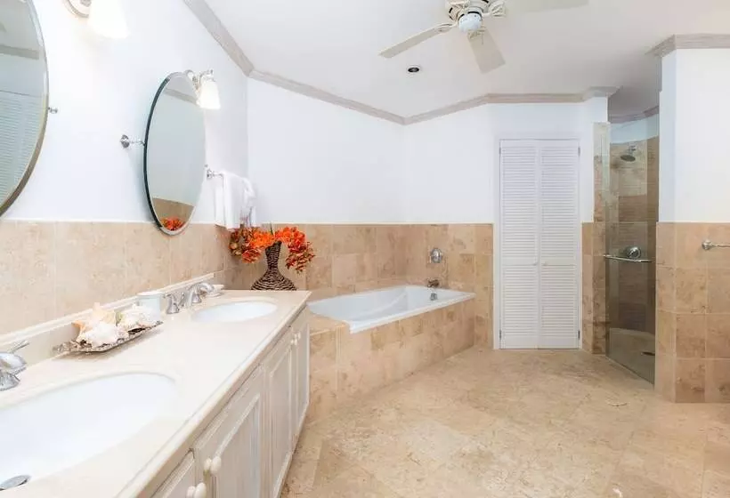 استراحتگاه Royal Villa By Island Villas