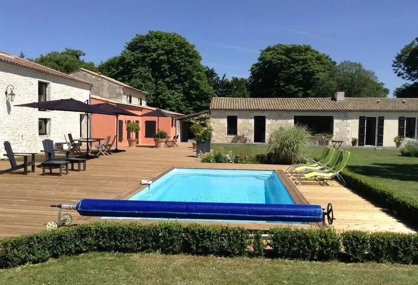 Aamiaismajoitus (B&B) Chambre D Hôtes La Grange D Aunis