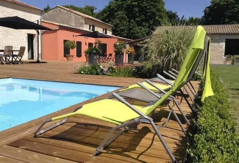 Aamiaismajoitus (B&B) Chambre D Hôtes La Grange D Aunis