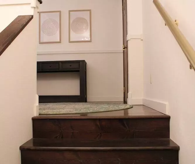 簡易ホテル The Brooks