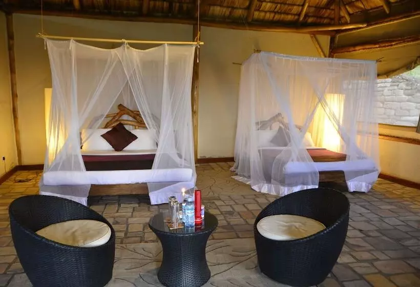 هتل Enganzi Game Lodge
