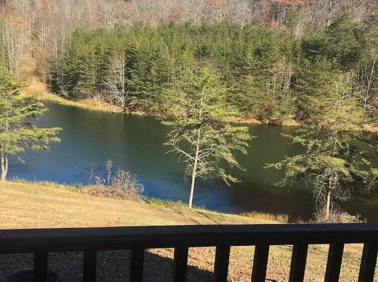 Hotelli Lago Linda Hideaway Camp