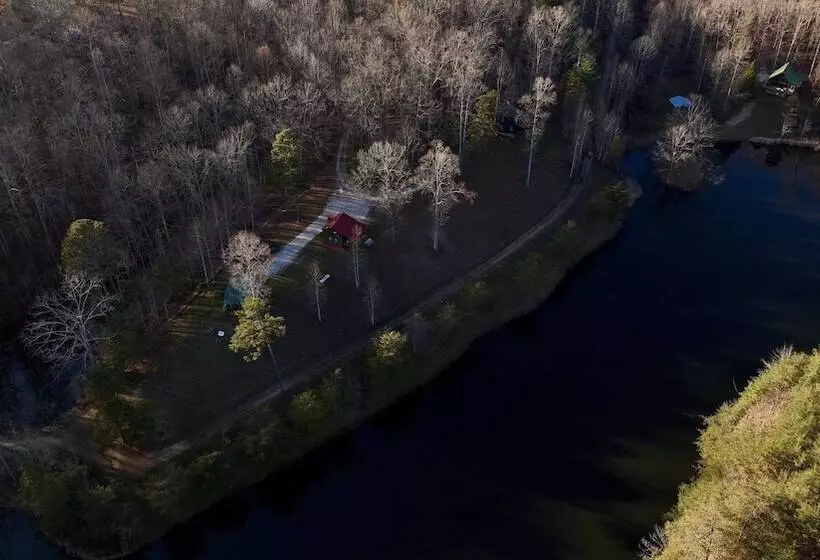 Hotelli Lago Linda Hideaway Camp