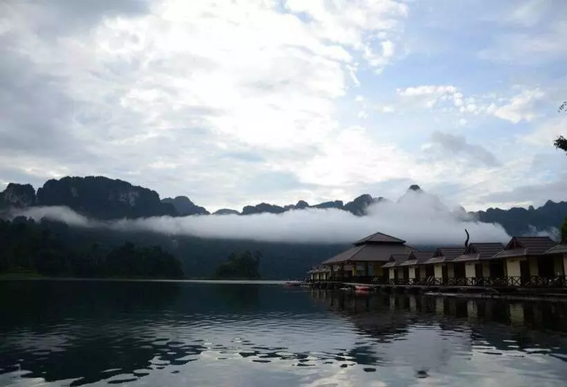 Hotelli Saichol Floating Resort
