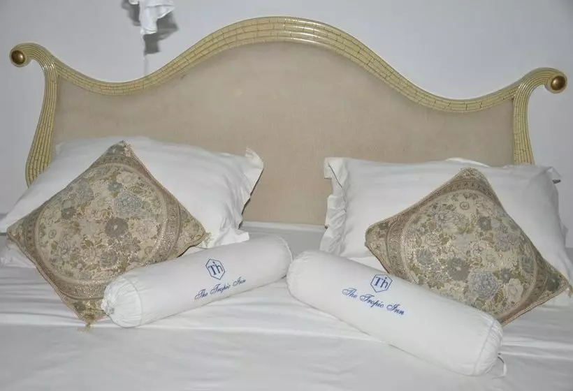 هتل Tropic Inn