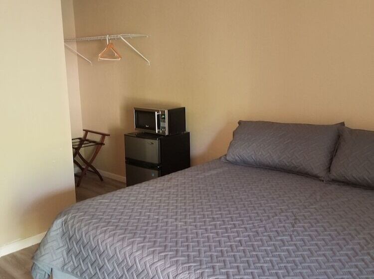 فندق على الطريق North Winds Lodge