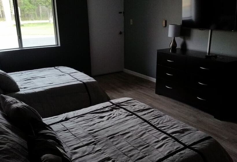 فندق على الطريق North Winds Lodge