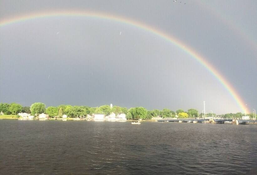 فندق على الطريق The Landing On The Wolf
