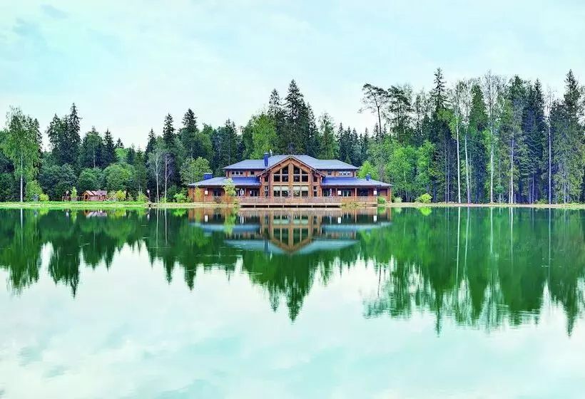 リゾートホテル Eco Hotel Izumrudniy Les