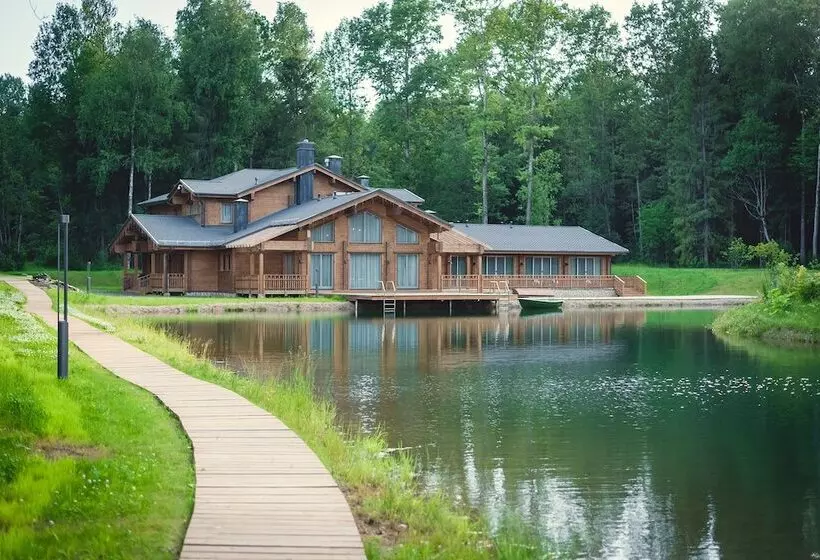リゾートホテル Eco Hotel Izumrudniy Les