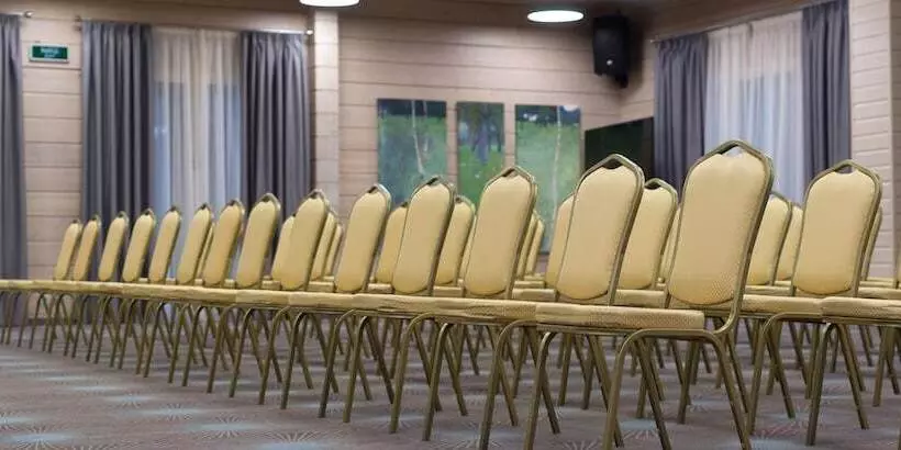 リゾートホテル Eco Hotel Izumrudniy Les