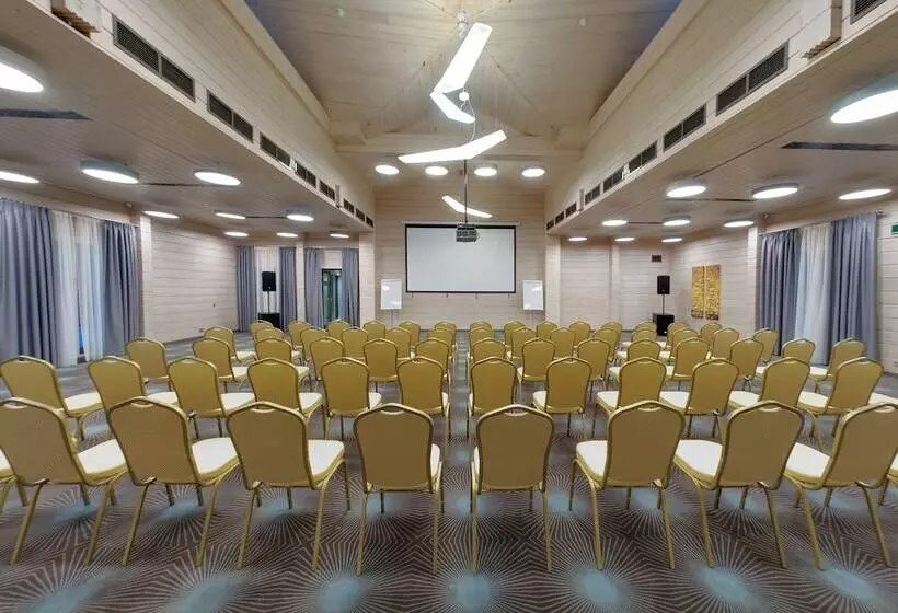 リゾートホテル Eco Hotel Izumrudniy Les