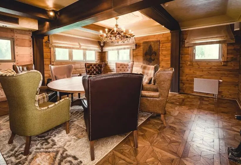 リゾートホテル Eco Hotel Izumrudniy Les