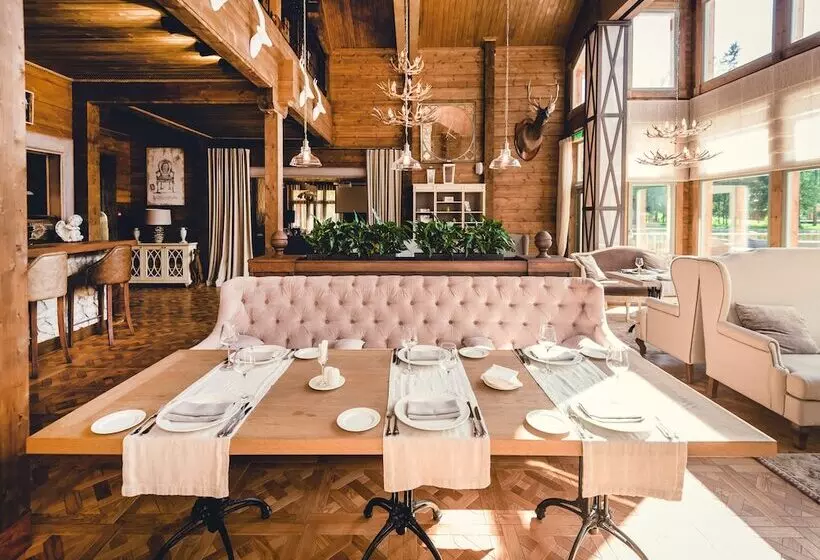 リゾートホテル Eco Hotel Izumrudniy Les