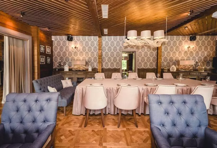 リゾートホテル Eco Hotel Izumrudniy Les