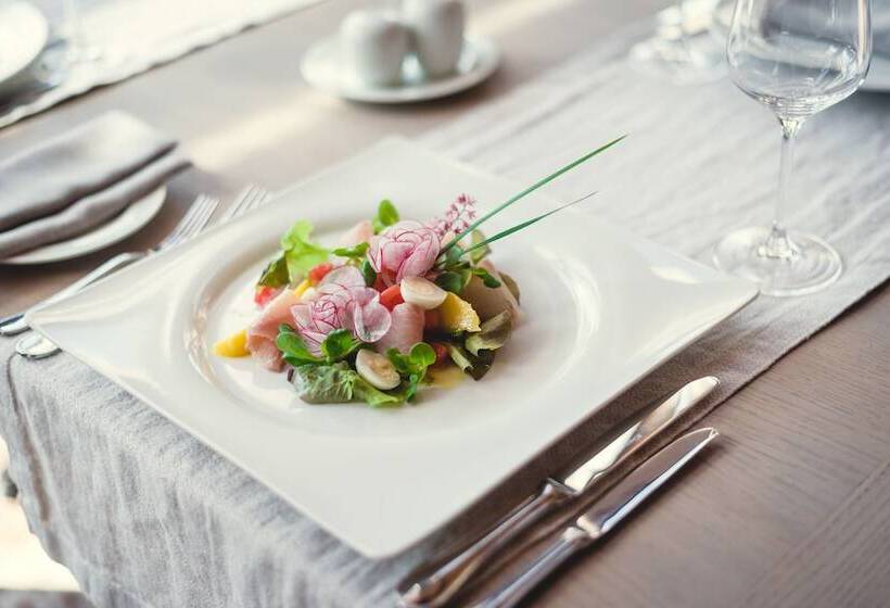 Курорт Eco Hotel Izumrudniy Les