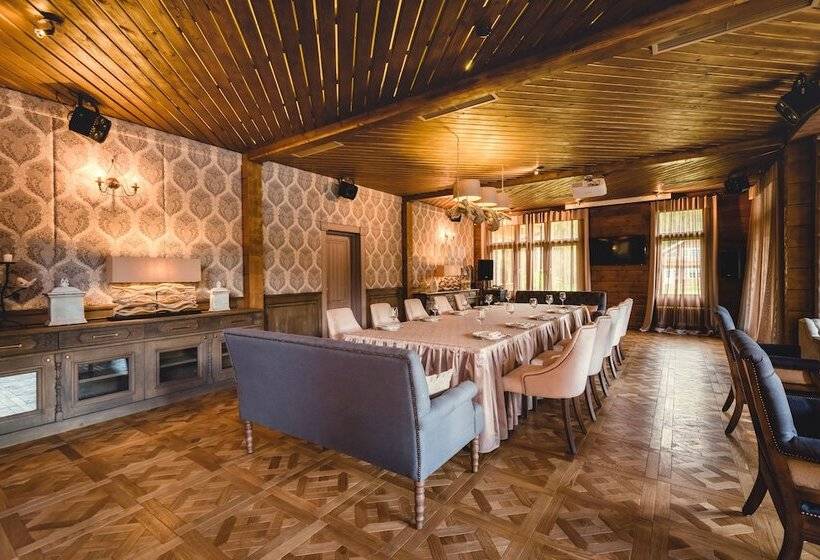 Курорт Eco Hotel Izumrudniy Les