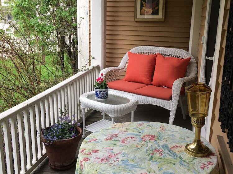 Back Inn Time Bed & Breakfast