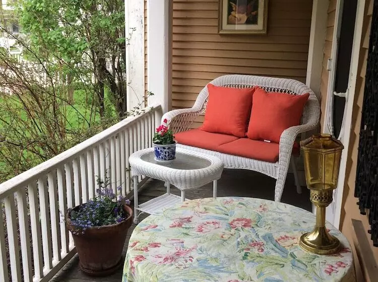 Back Inn Time Bed & Breakfast