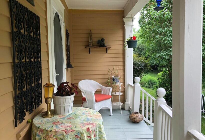 Back Inn Time Bed & Breakfast