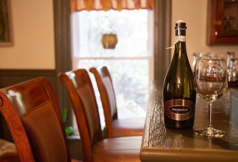 Back Inn Time Bed & Breakfast