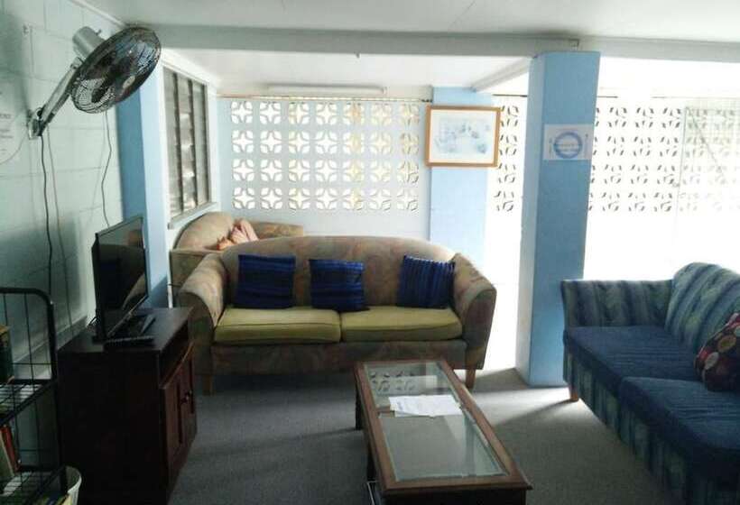 Cairns Girls Hostel