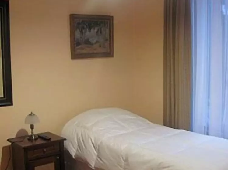 Hostal Plaza Suite