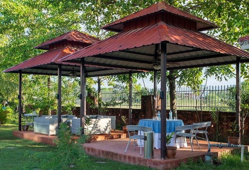 هتل Central Plaza