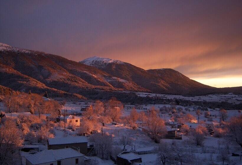 בית מלון כפרי Katafigi