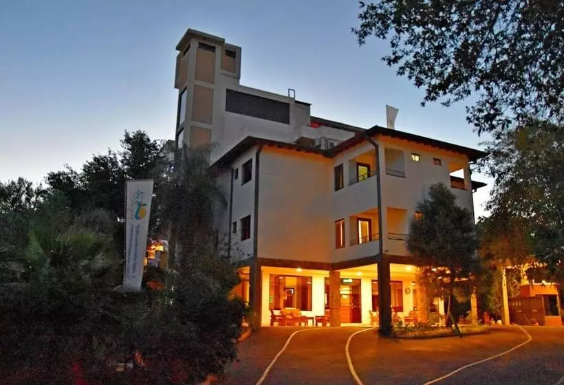 هتل Los Lagos Resort