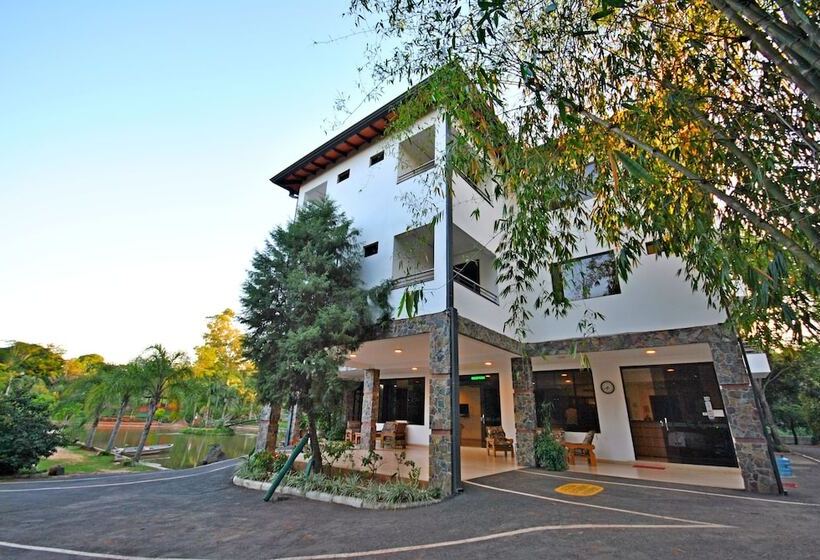 هتل Los Lagos Resort