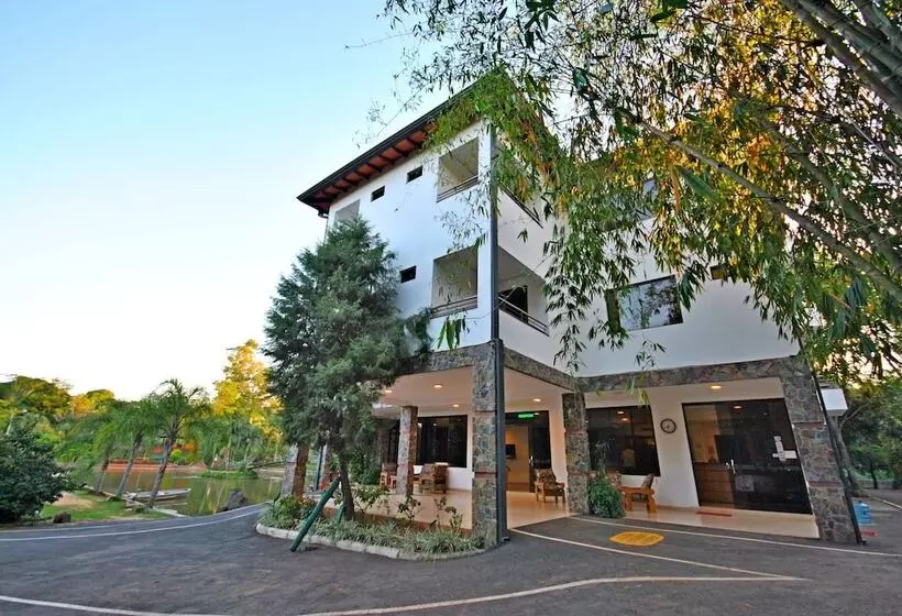 هتل Los Lagos Resort