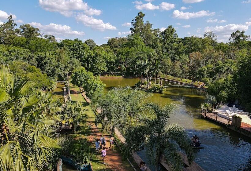 هتل Los Lagos Resort