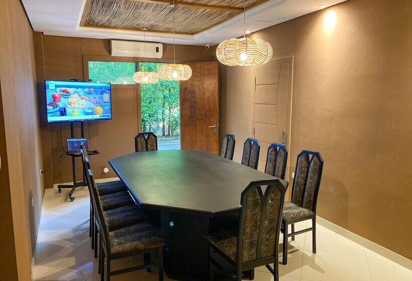 هتل Los Lagos Resort