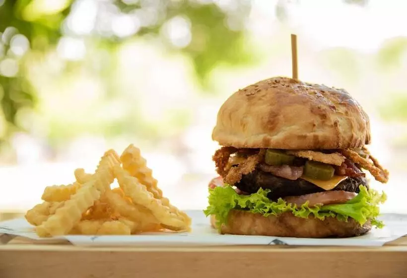 هتل Los Lagos Resort