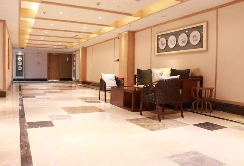 ホテル Queshan Lake Arcadia Intl Resort