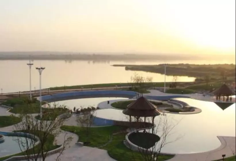 ホテル Queshan Lake Arcadia Intl Resort