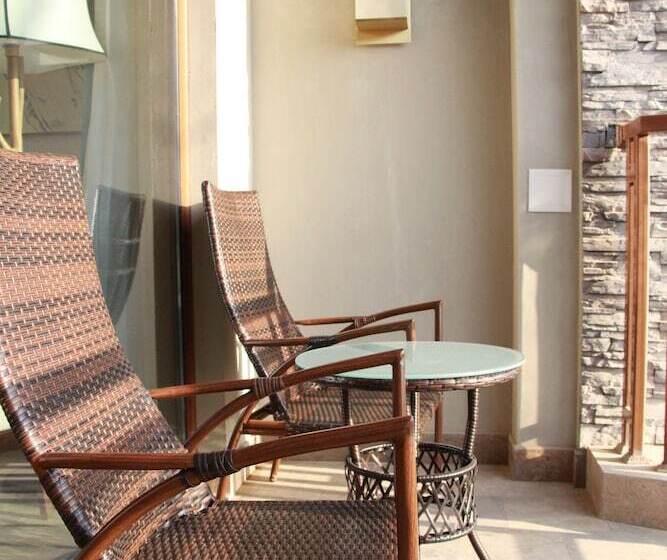 בית מלון כפרי Queshan Lake Arcadia Intl Resort