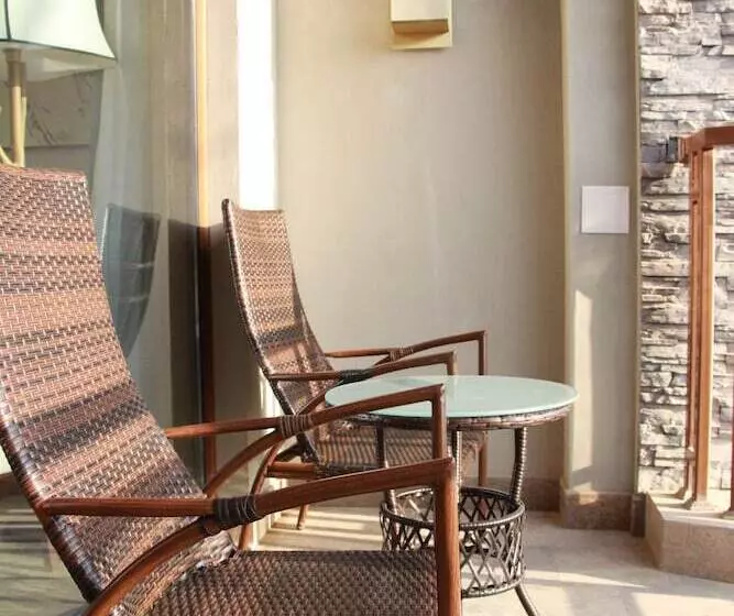 ホテル Queshan Lake Arcadia Intl Resort