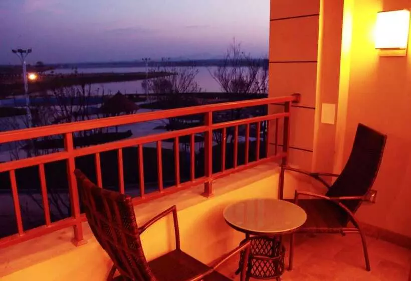 ホテル Queshan Lake Arcadia Intl Resort