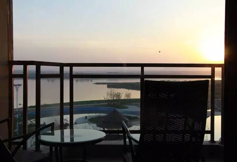 ホテル Queshan Lake Arcadia Intl Resort