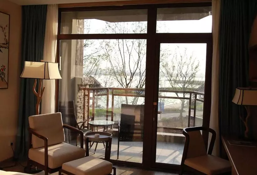 ホテル Queshan Lake Arcadia Intl Resort