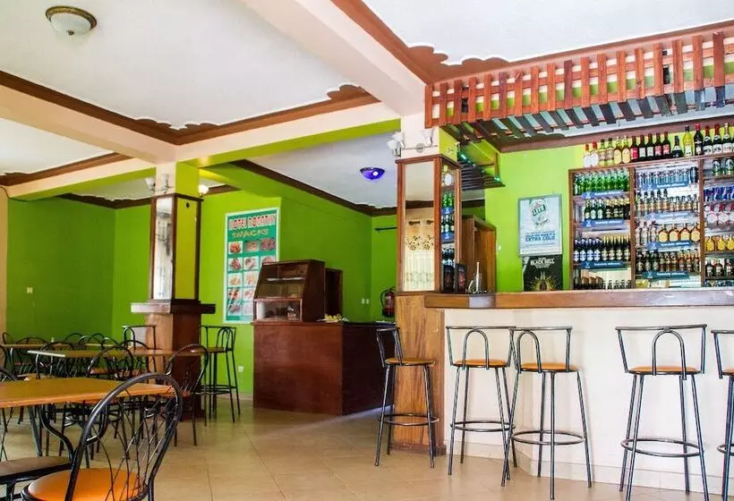 هتل Robathy Rukungiri