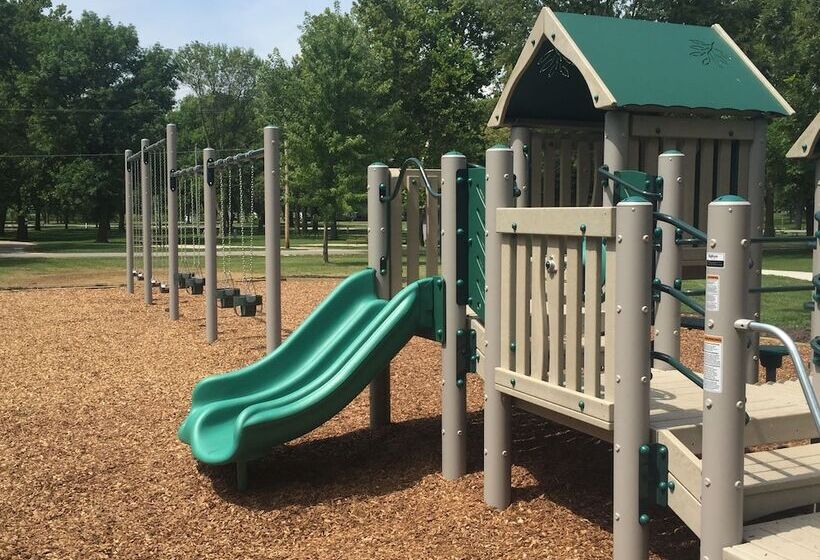 בית מלון כפרי Sunset Lakes Rv Resort