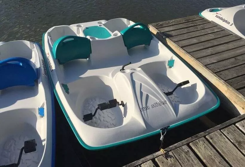 Hotelli Sunset Lakes Rv Resort