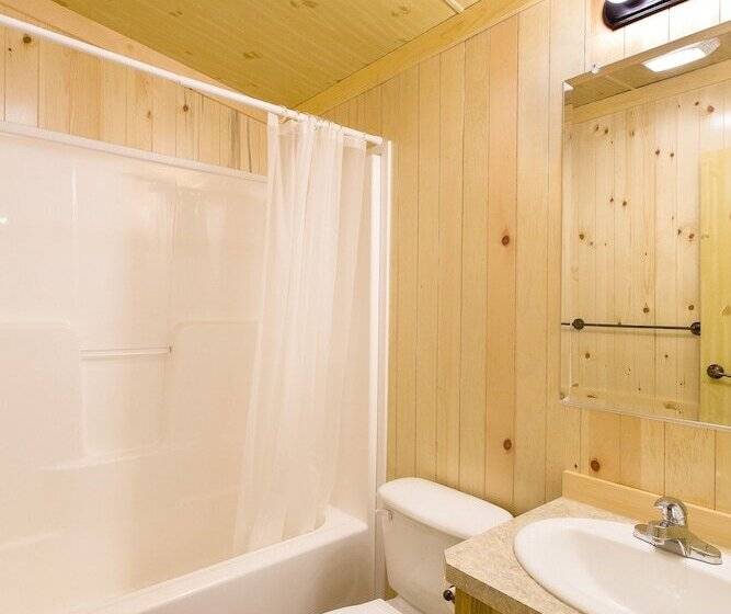 בית מלון כפרי Sunset Lakes Rv Resort