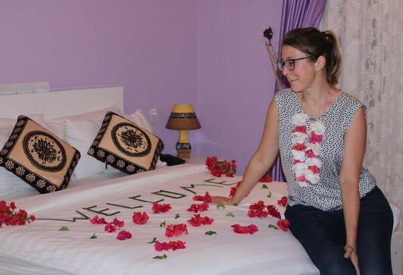 هتل Village Life Maldives