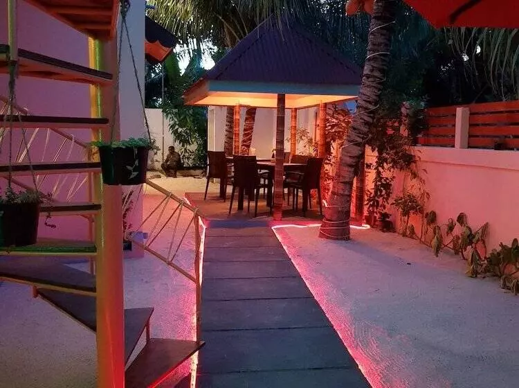 Hotelli Village Life Maldives