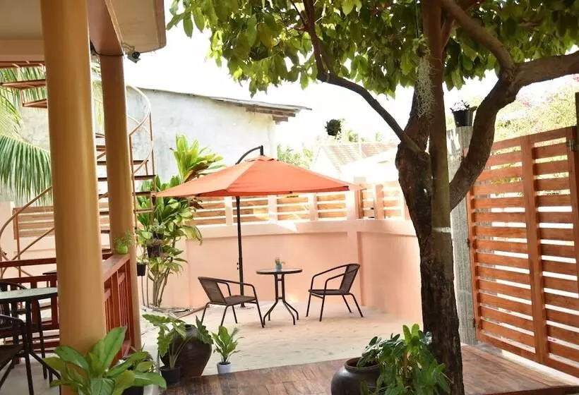 Hotelli Village Life Maldives